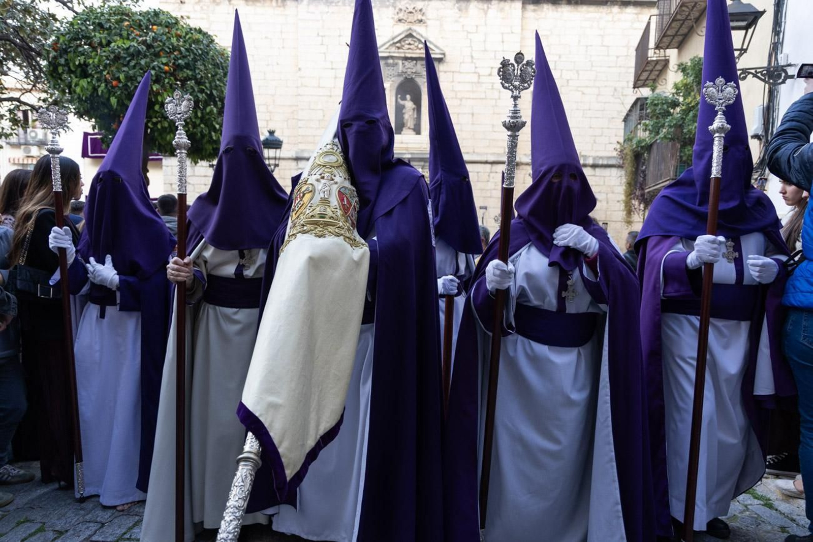 Las cofradías de la Vera Cruz, Expiración y Gran Poder lucen sus cortejos en la calle