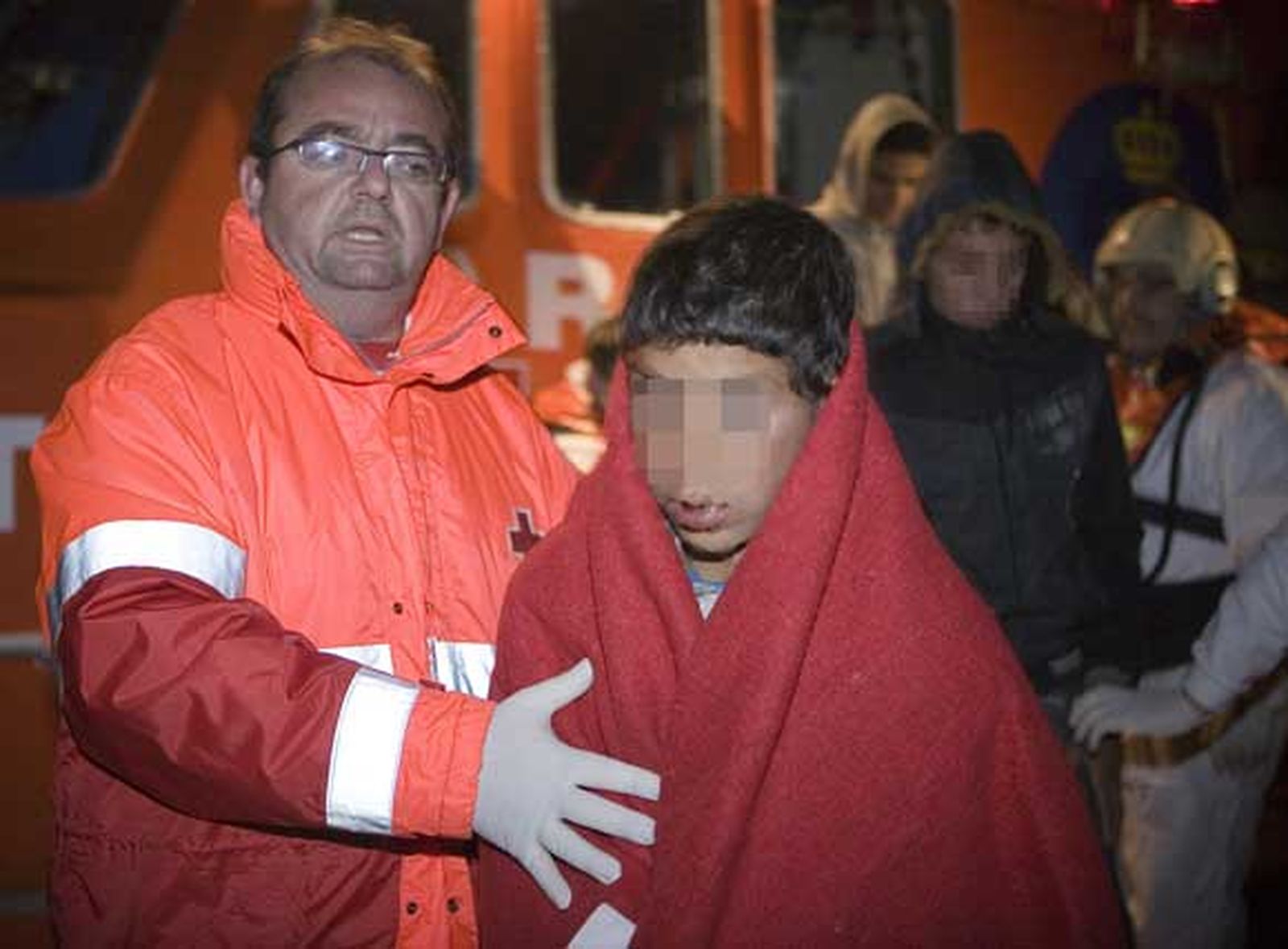 Interceptan una patera con 56 inmigrantes magrebíes a bordo