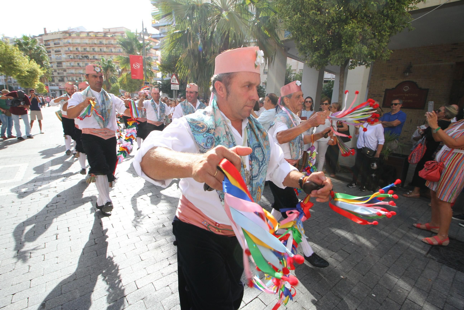 Imágenes del desfile Iberoamericano de bailes.