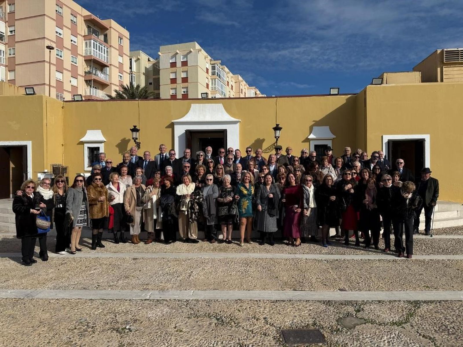 La Asociación Músico Cultural Aires de Cádiz, durante su tradicional comida navideña, en el Baluarte de los Mártires.