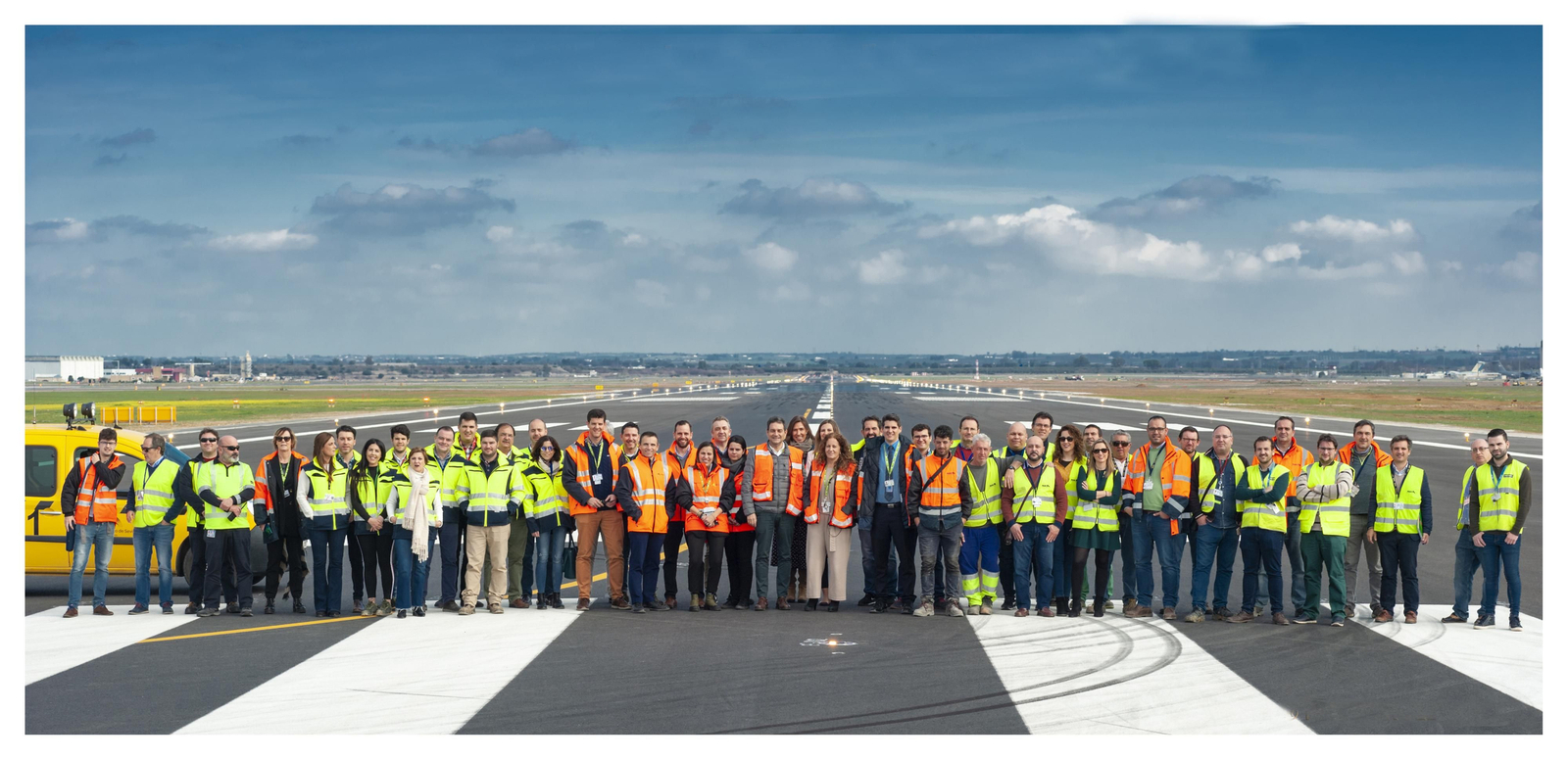 El equipo que ha dirigido, coordinado y supervisado la obra de recrecido de la pista.