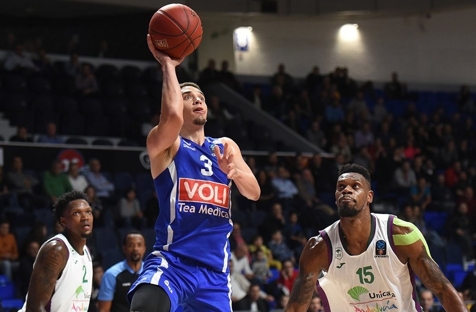 Elegar, durante el Budućnost-Unicaja.