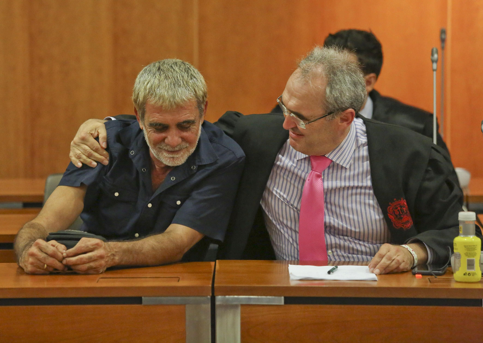 El ex marido de Lucía Garrido, a la izquierda, tras el último veredicto.