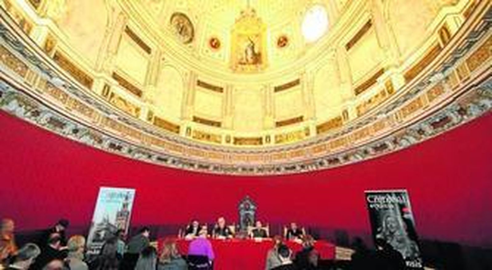 Presentación de la 'Revista Catedral de Sevilla', en la sala capitular del templo metropolitano.