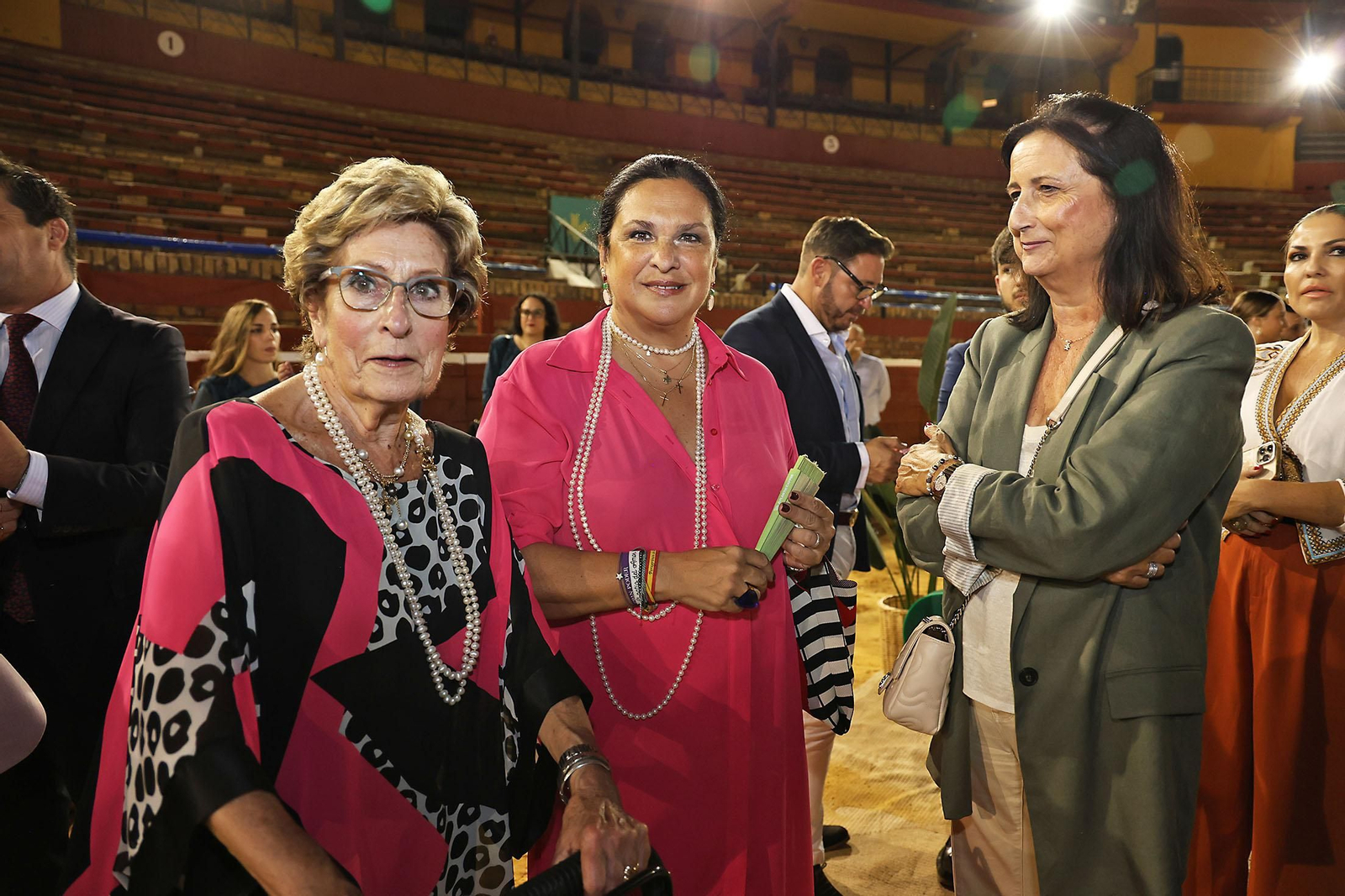 Imágenes del ambiente en la entrega de la XXXII edición de los premios taurinos "El Cabezo"