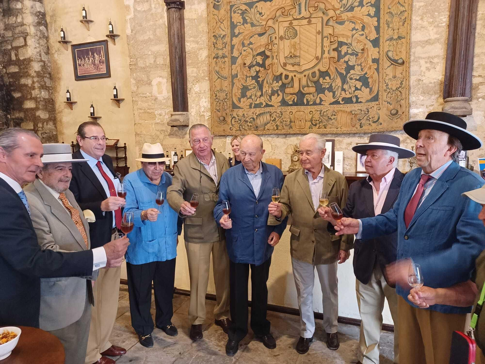 La Asociación Sombrero Ala Ancha entrega el Sombrero de Oro a la Hermandad del Rocío