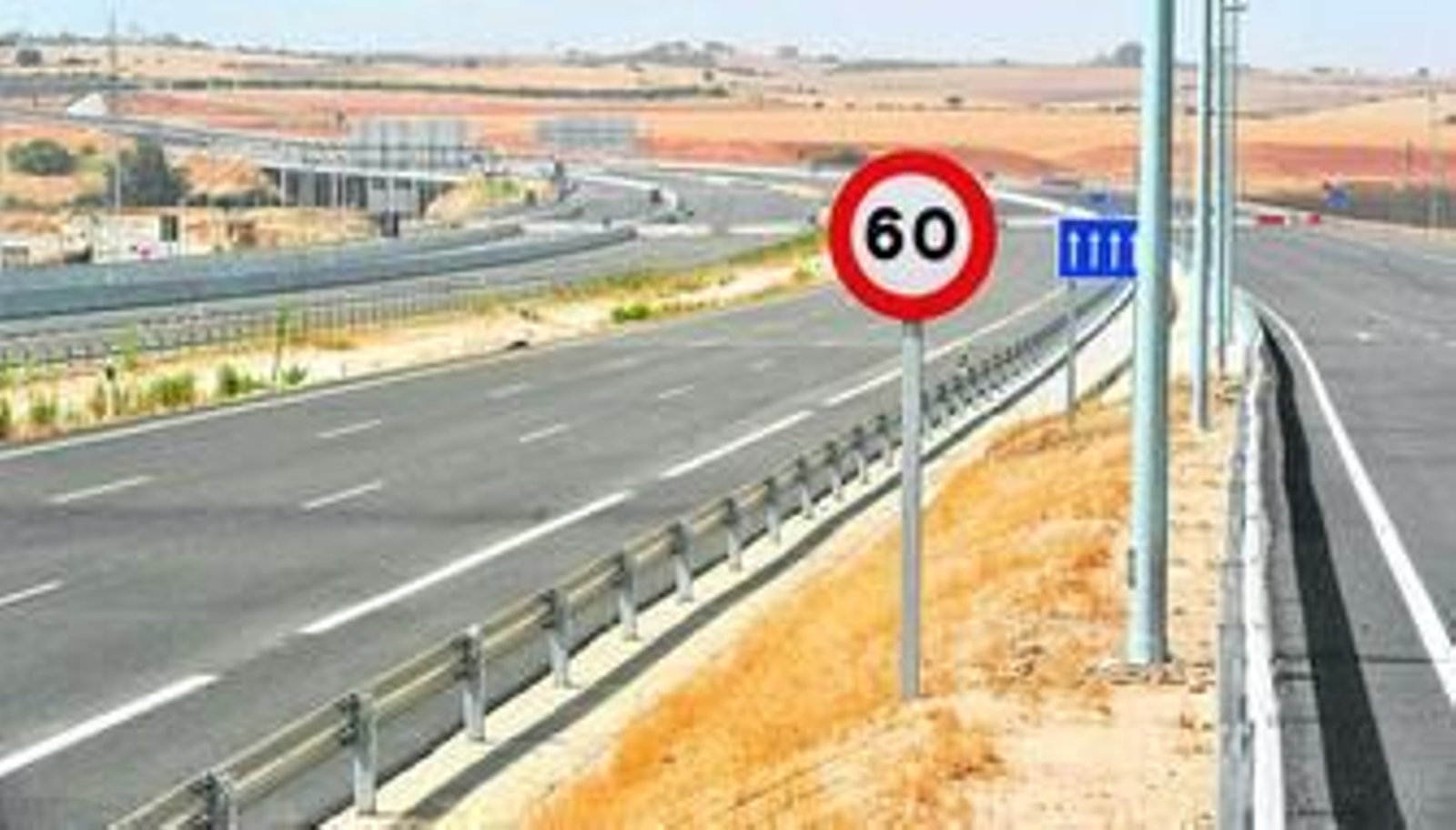 Panorámica del segundo tramo de la SE-40 en dirección al cruce con la carretera de Utrera (A-376).