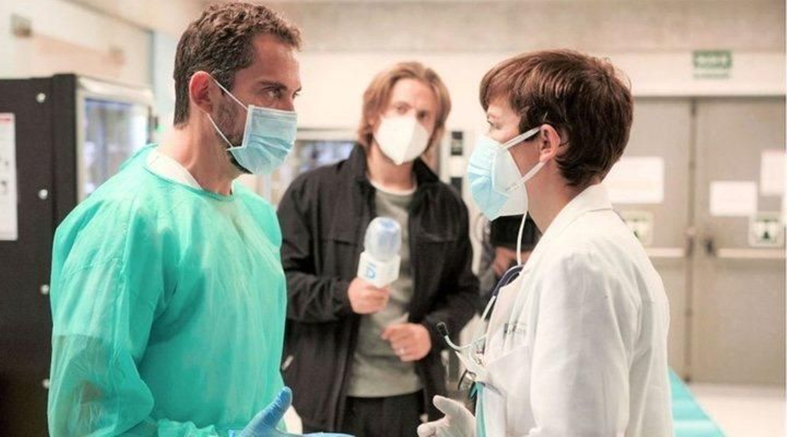 Paco León y Leonor Watling en 'Besos al aire'