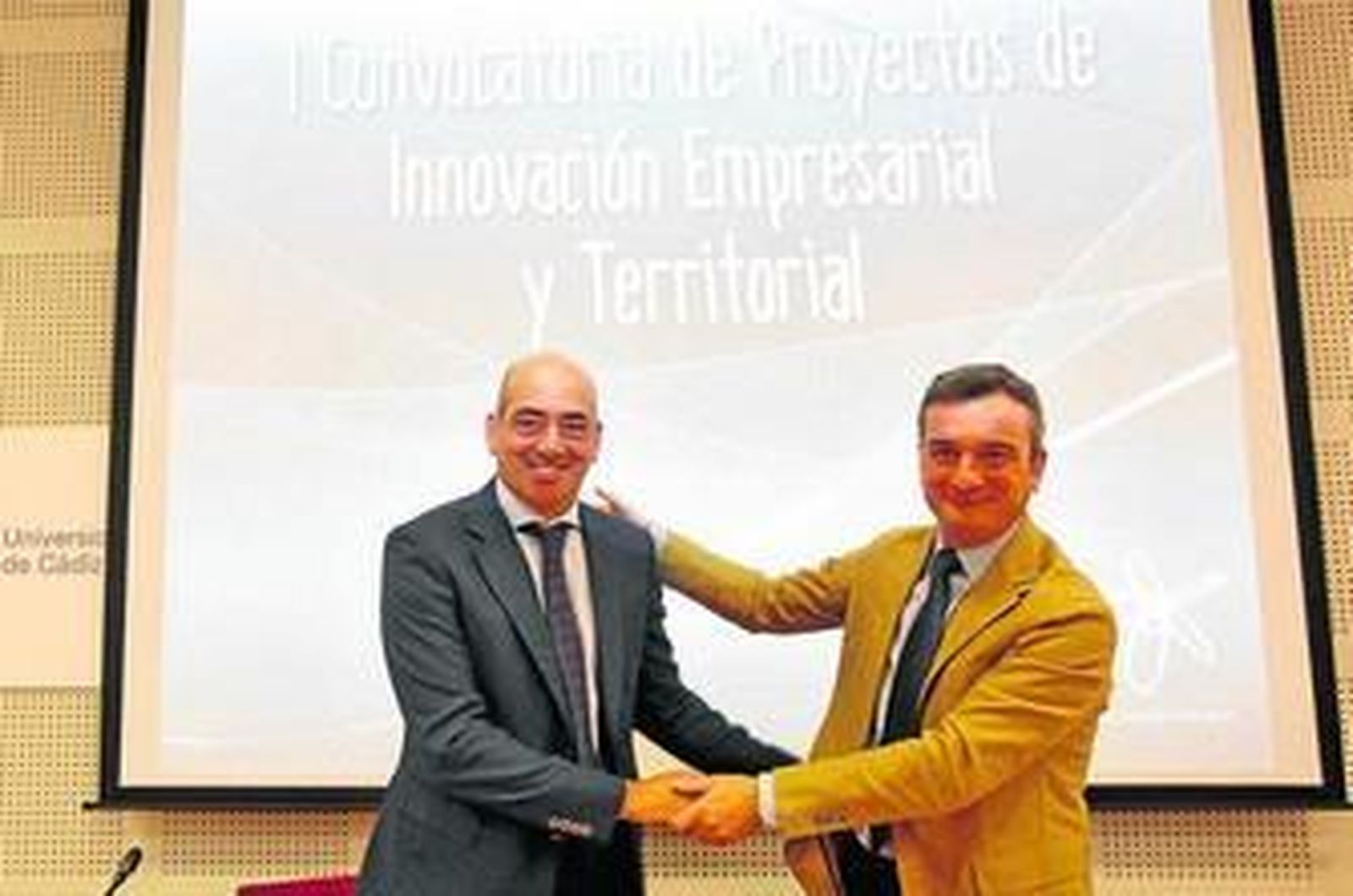 Pablo López, director de Navantia Bahía de Cádiz, con el rector de la UCA, Eduardo González Mazo.