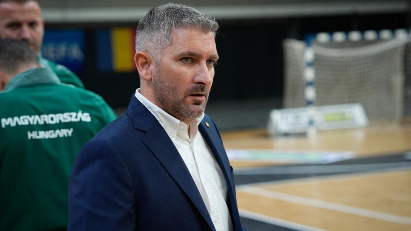 Sergio Mullor, antes del inicio del encuentro de vuelta en Rumanía.