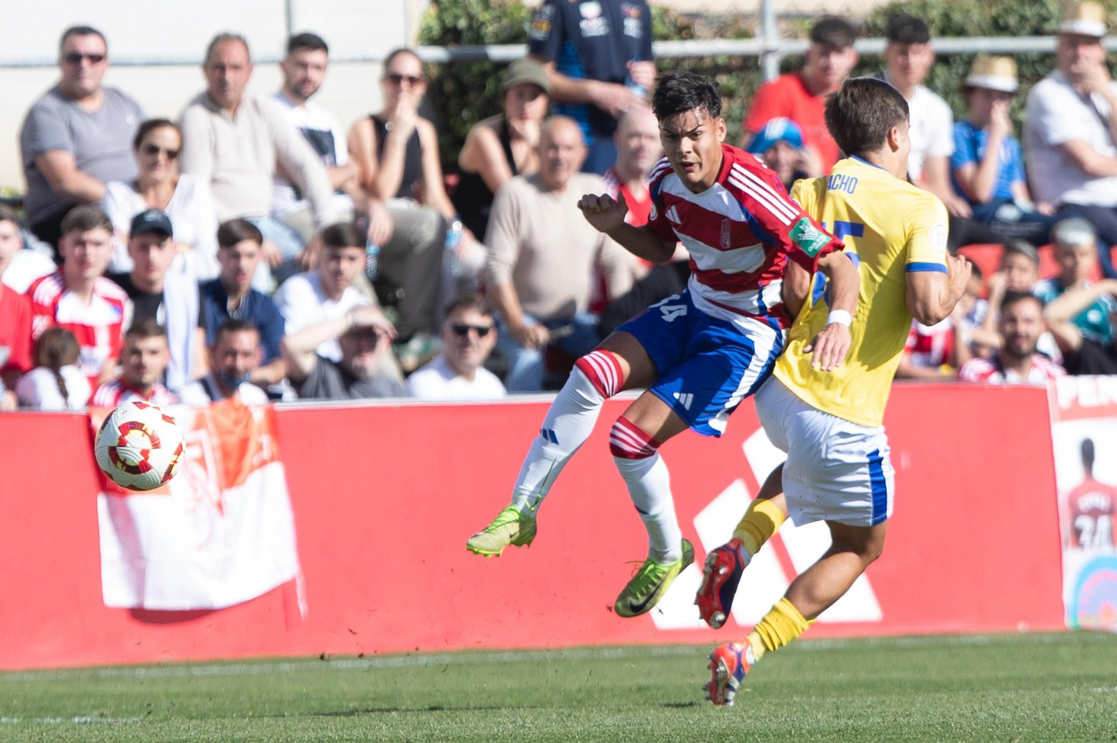 Las mejores imágenes del Recreativo Granada - Cádiz CF Mirandilla