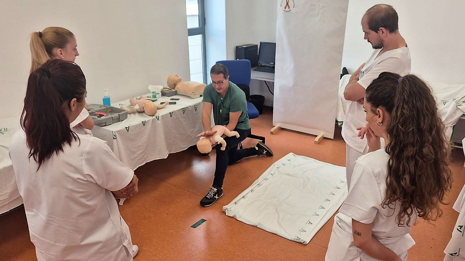 Talleres RCP para asociaciones y ciudadanía en el Clínico