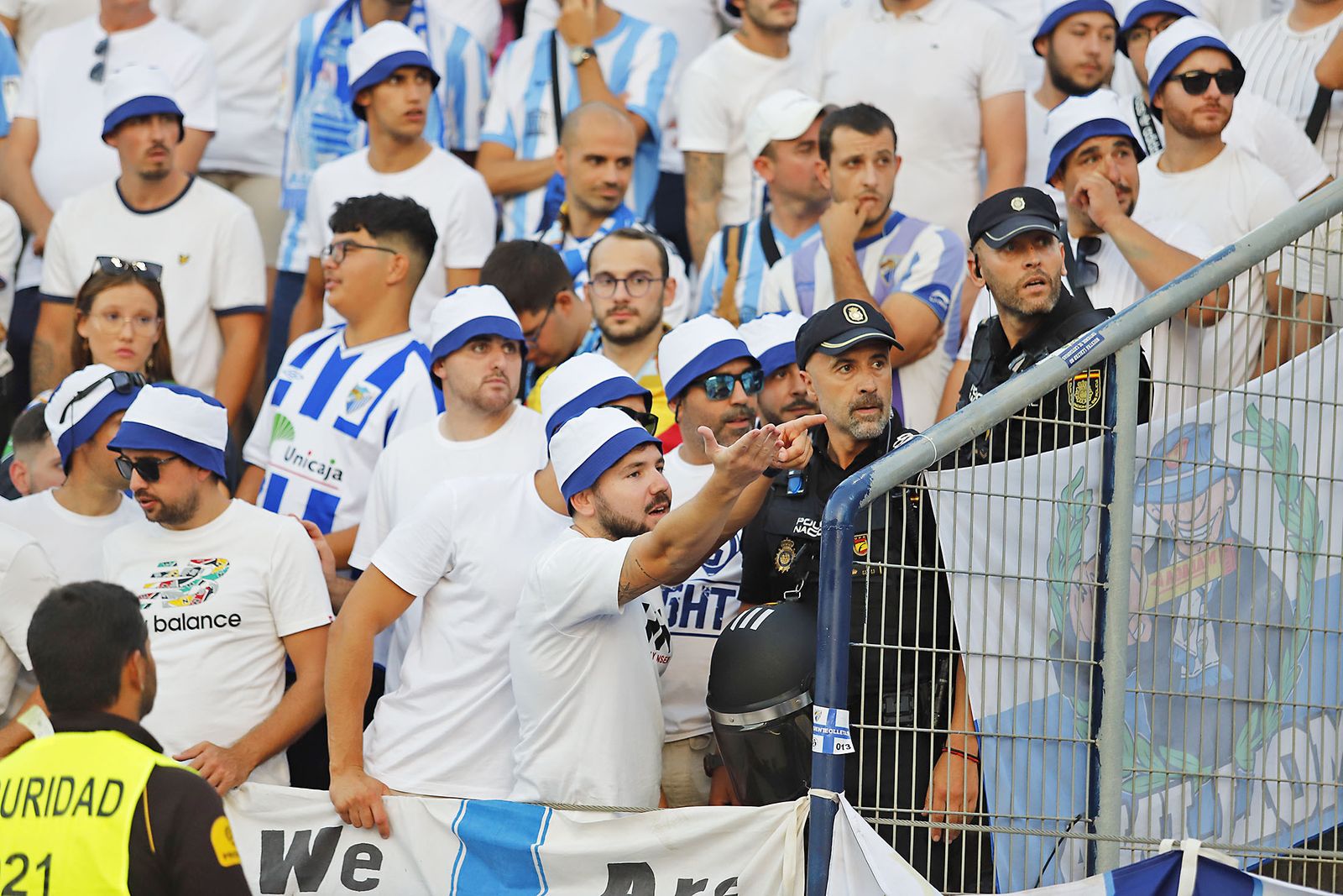 Ambiente en las gradas del Nuevo Colombino en el Recreativo de Huelva y Málaga