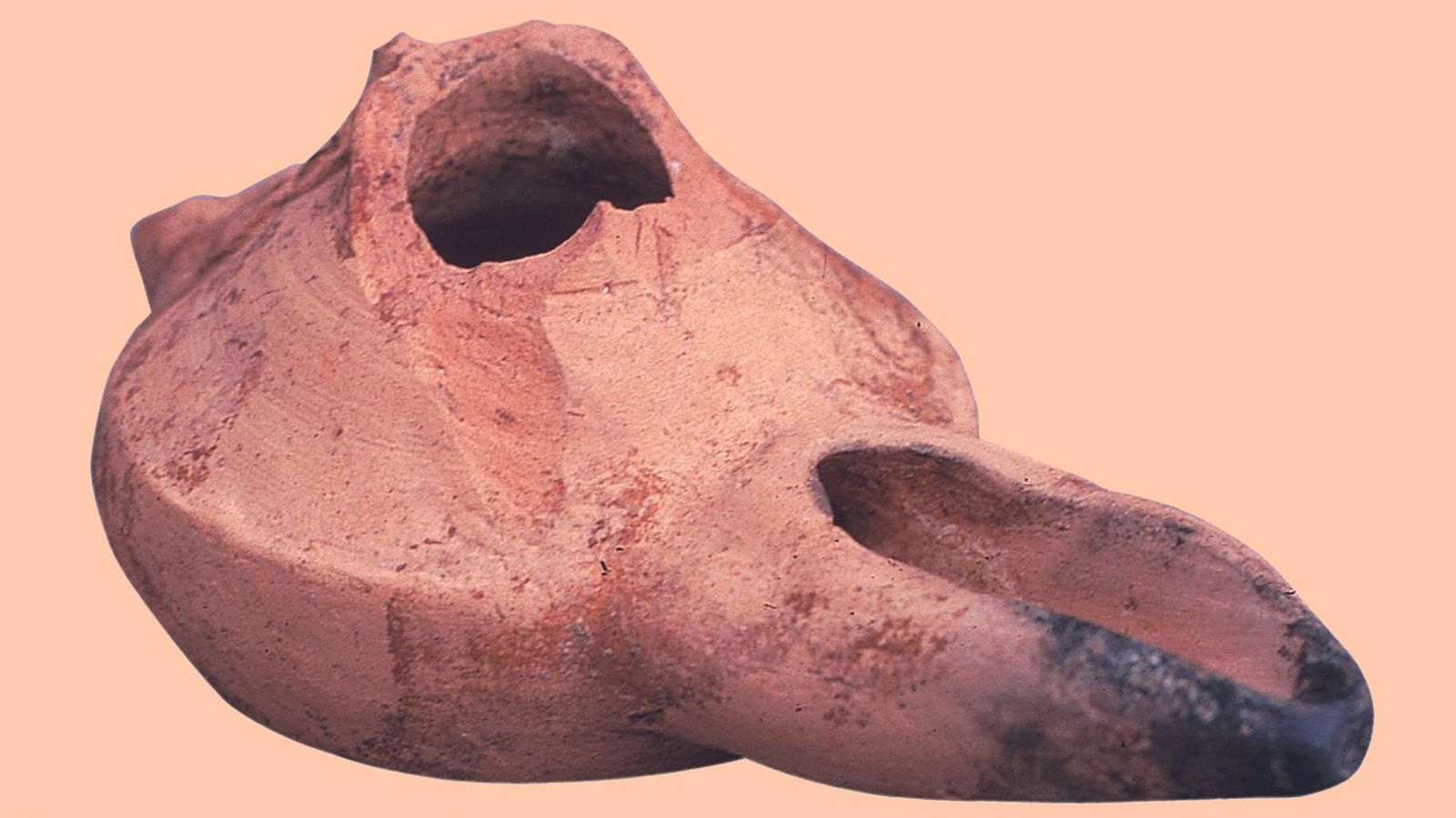 Candil de piquera, de los siglos IX o X, hallado en la calle General Castaños de Algeciras (Museo Municipal).