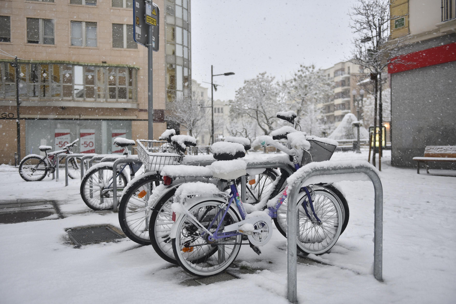 El segundo día del temporal 'Filomena' en imágenes: más nieve y caos