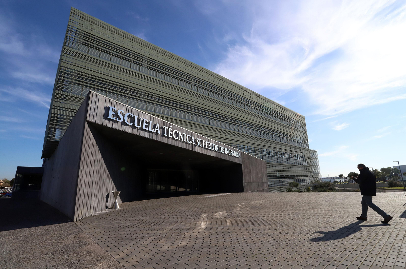 La UHU y Endesa desarrollan una investigación para el ahorro del consumo en los hogares.