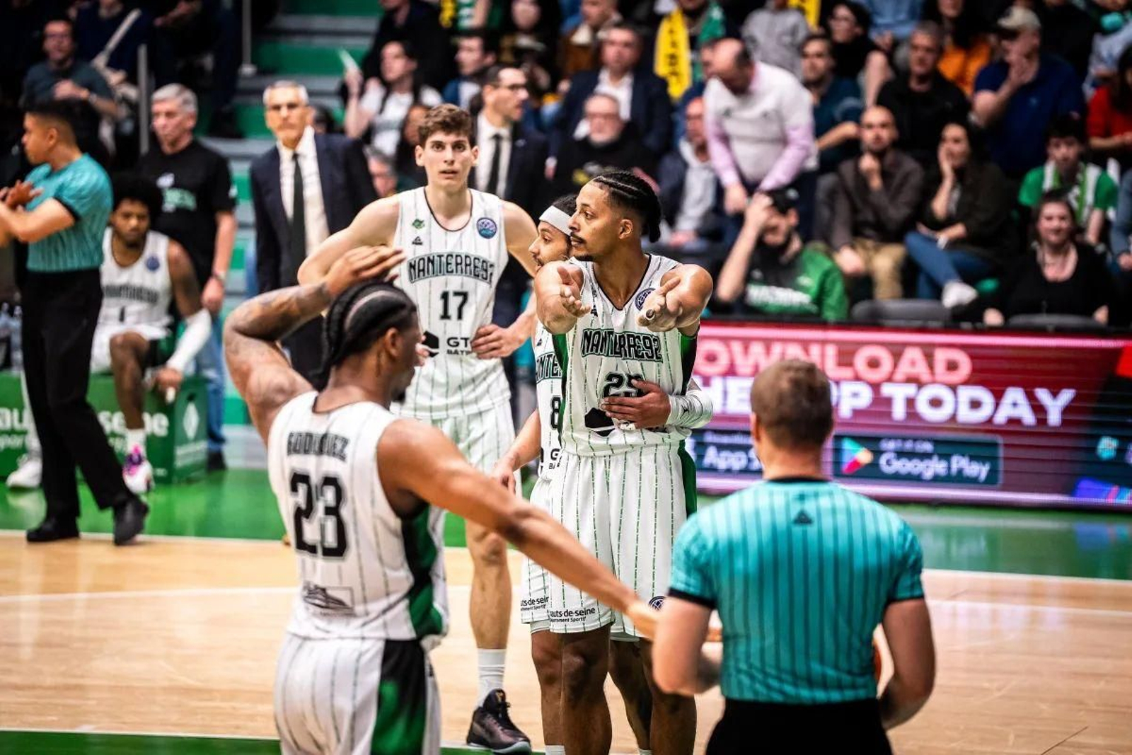 Nanterre gana al AEK de Atenas y habrá tercer partido (82-70)