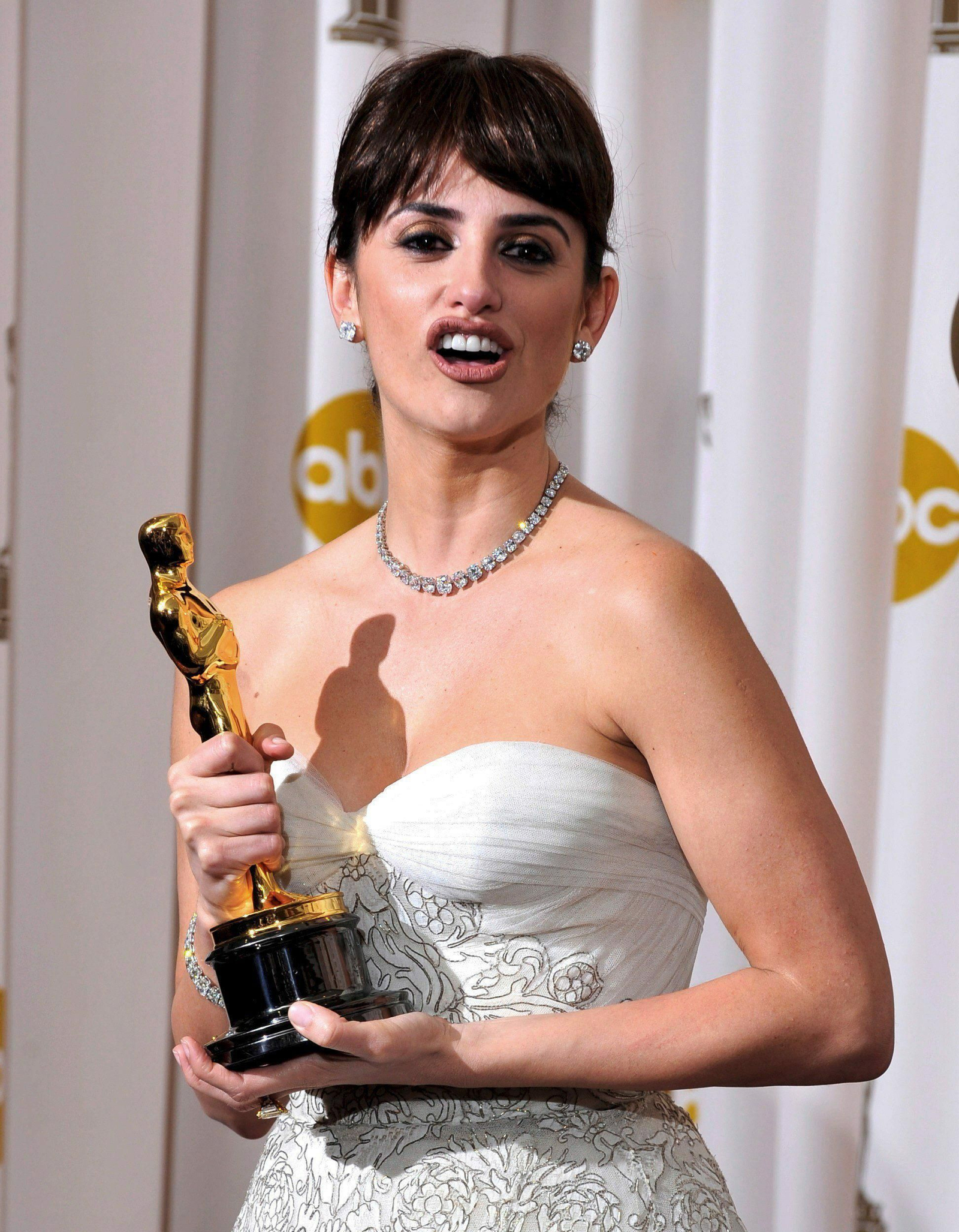 Penélope Cruz gana el Oscar a la Mejor actriz de reparto 2008 por  'Vicky Cristina Barcelona'.