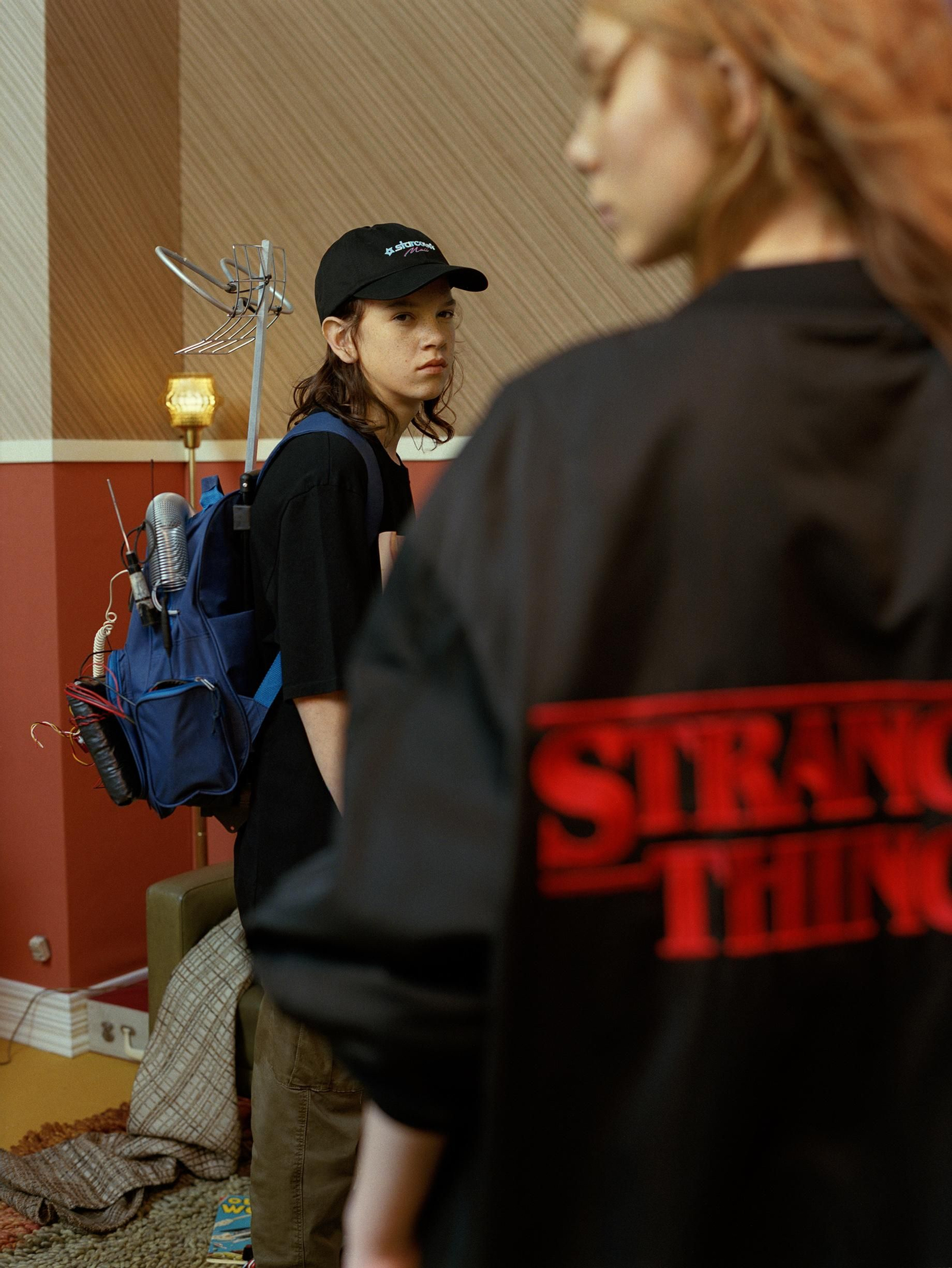 Si eres fan de Stranger Things no puedes perderte la nueva colección de Pull and Bear, ni su editorial
