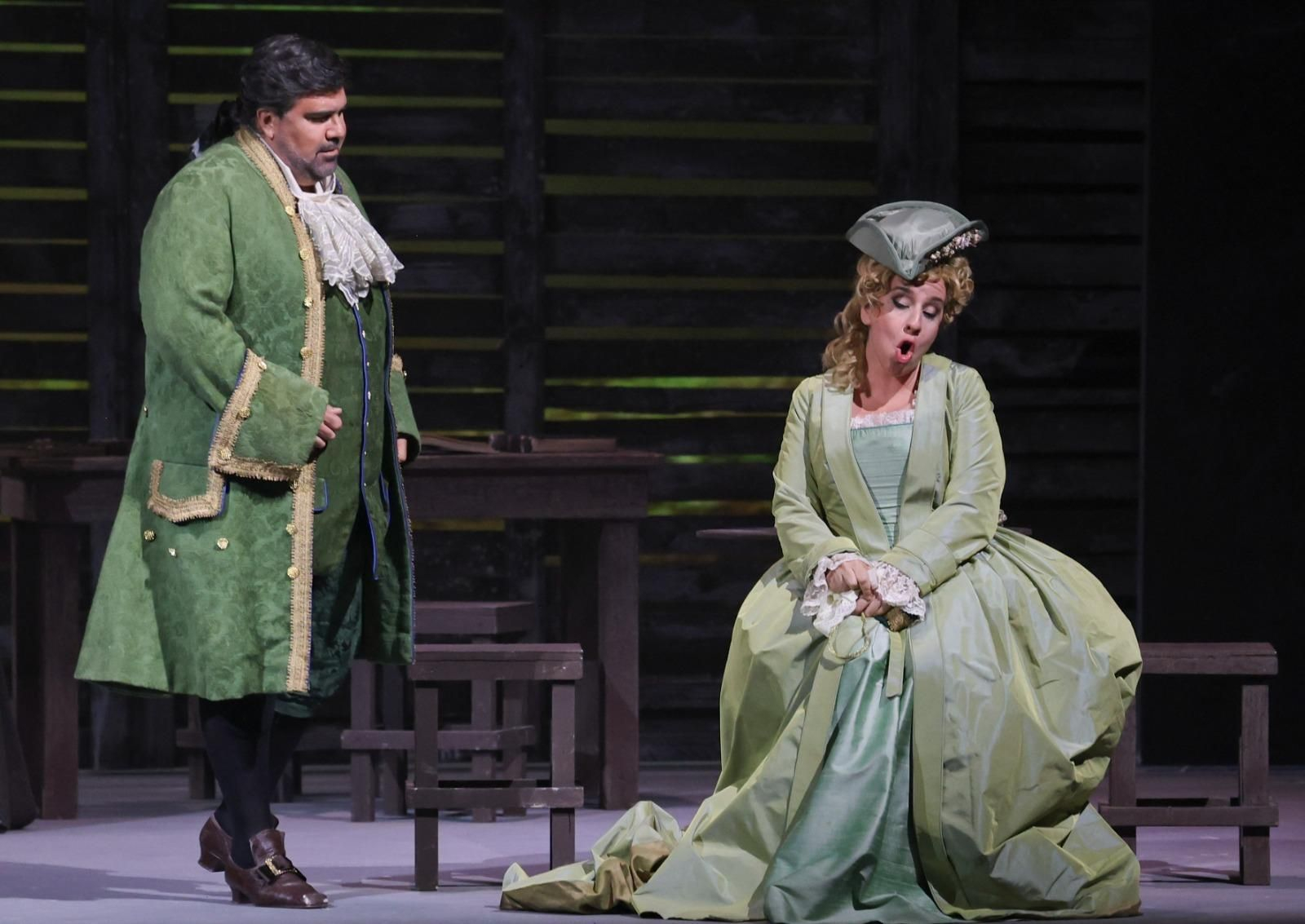 La versión de 'Manon Lescaut' que cierra la temporada lírica del Teatro Cervantes, en fotos