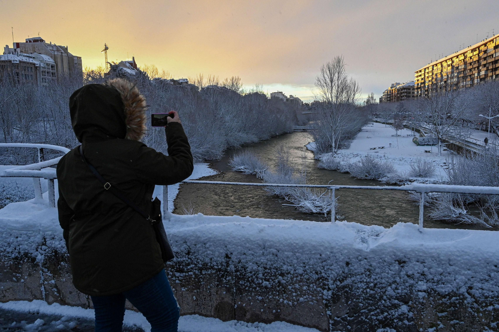 León capital bajo el manto blanco.