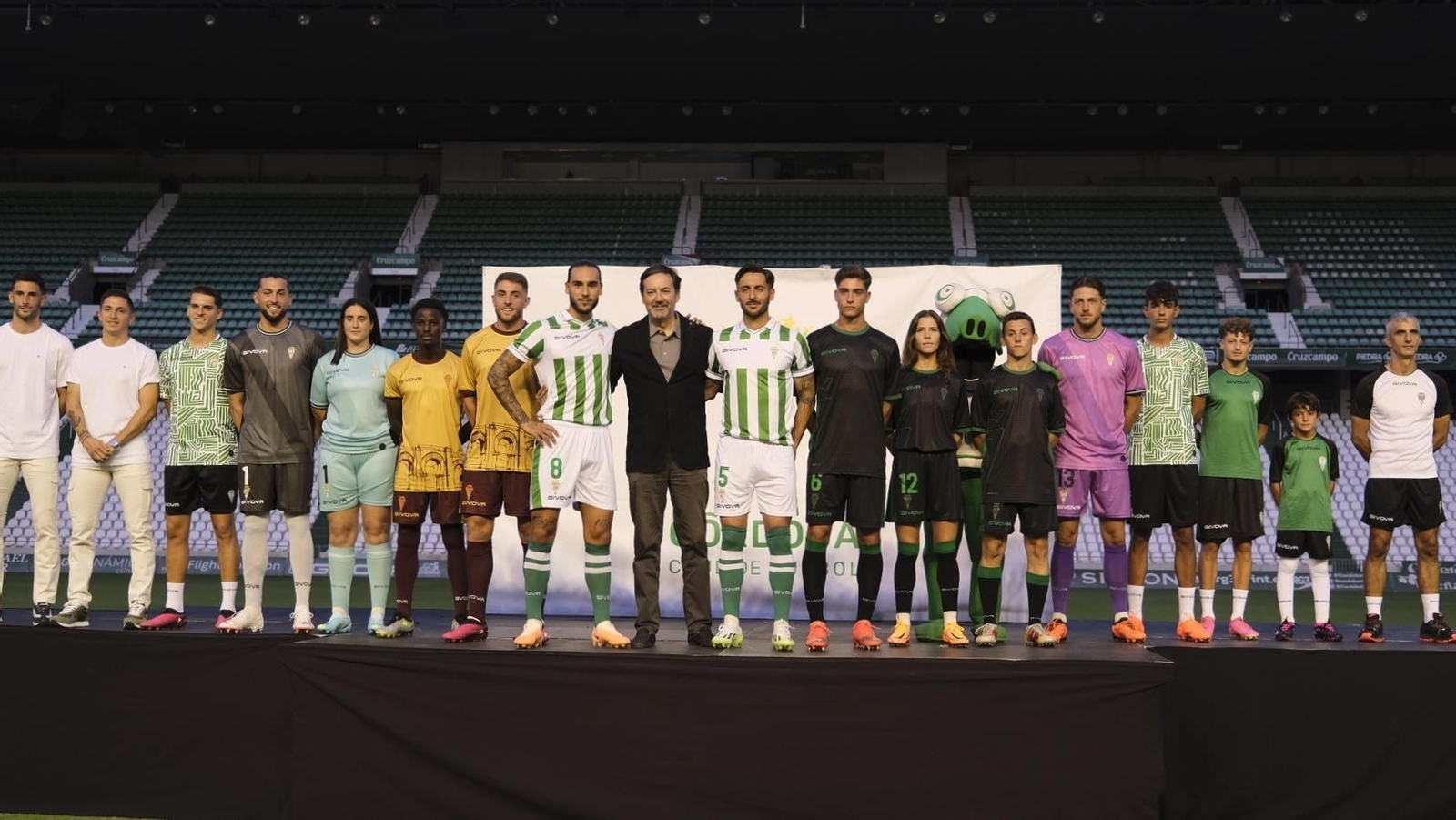 Las mejores fotos de las nuevas camisetas del Córdoba CF Las mejores fotos de las nuevas camisetas del Córdoba CF