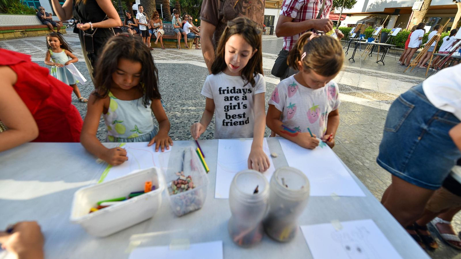Las fotos del taller de dibujo para niños de la noche en blanco de La Línea