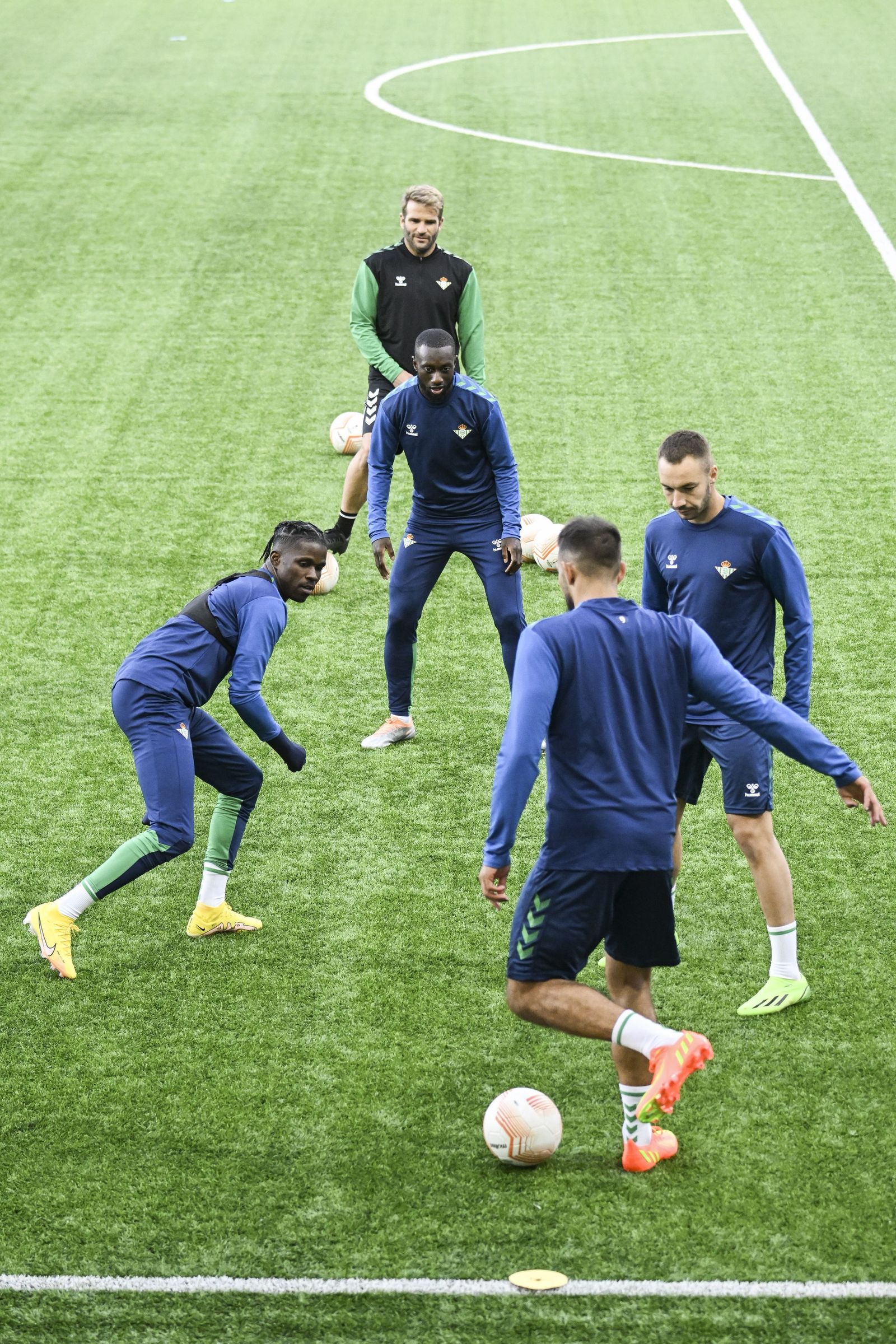 Las imágenes del viaje a Helsinki del Betis