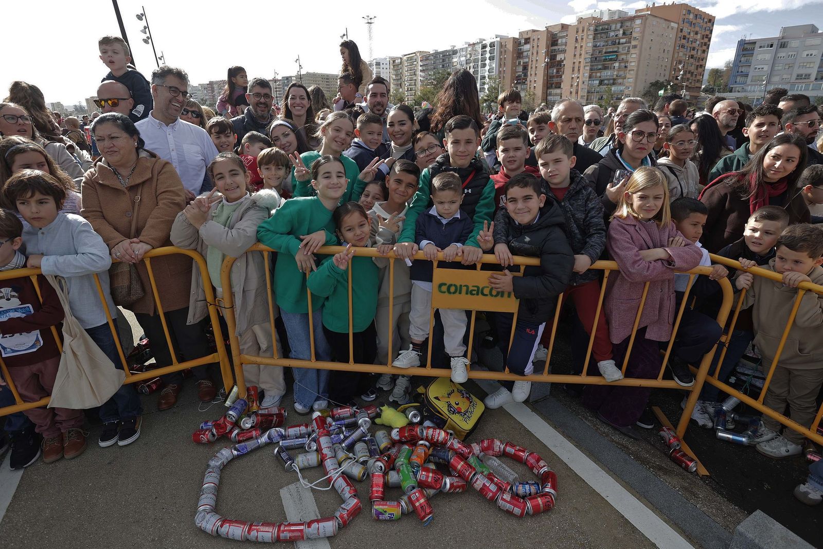 Búscate en el multitudinario arrastre de latas 2026 en Algeciras