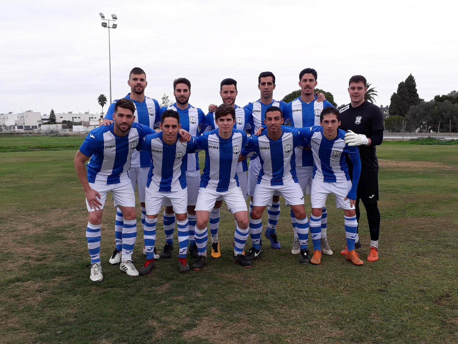 Formación inicial que presentó el Jerez Industrial el pasado domingo en El Puerto. Formación inicial que presentó el Jerez Industrial el pasado domingo en El Puerto.