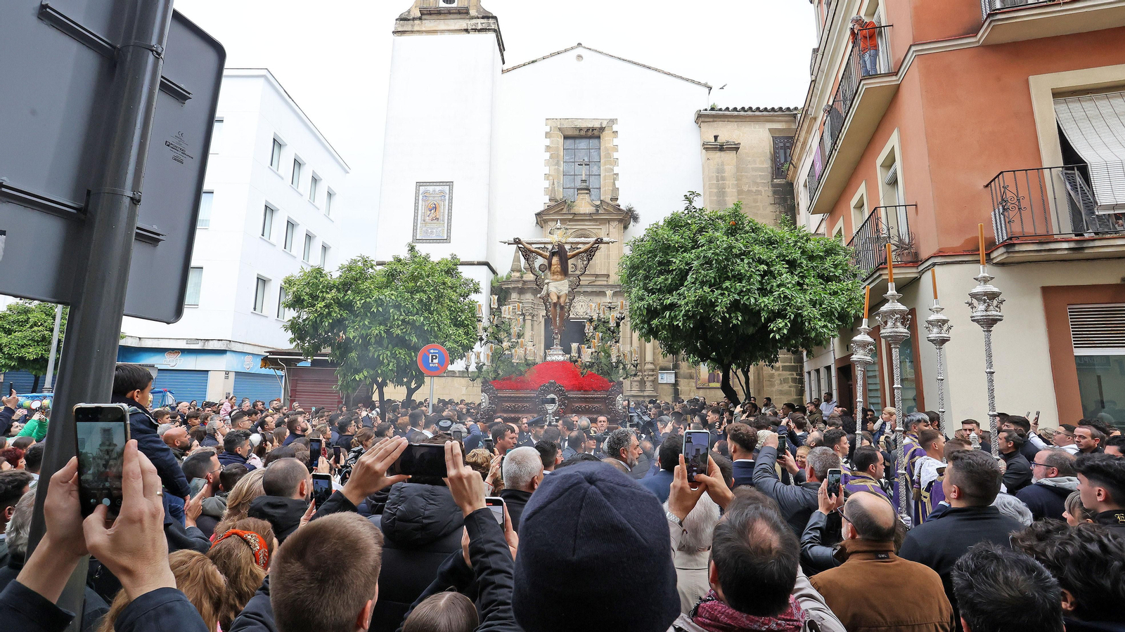 Las Viñas y El Cristo vuelven a sus templos