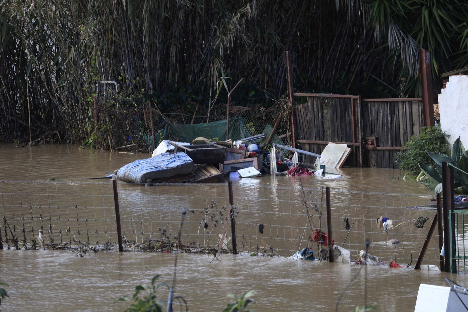 Jimena aguarda una madrugada en vilo ante la previsión de más lluvias por las borrascas Joseph y Kristin