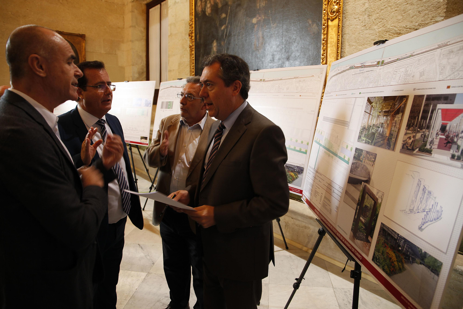 El alcalde junto a Cabrera y Muñoz durante la presentación del proyecto
