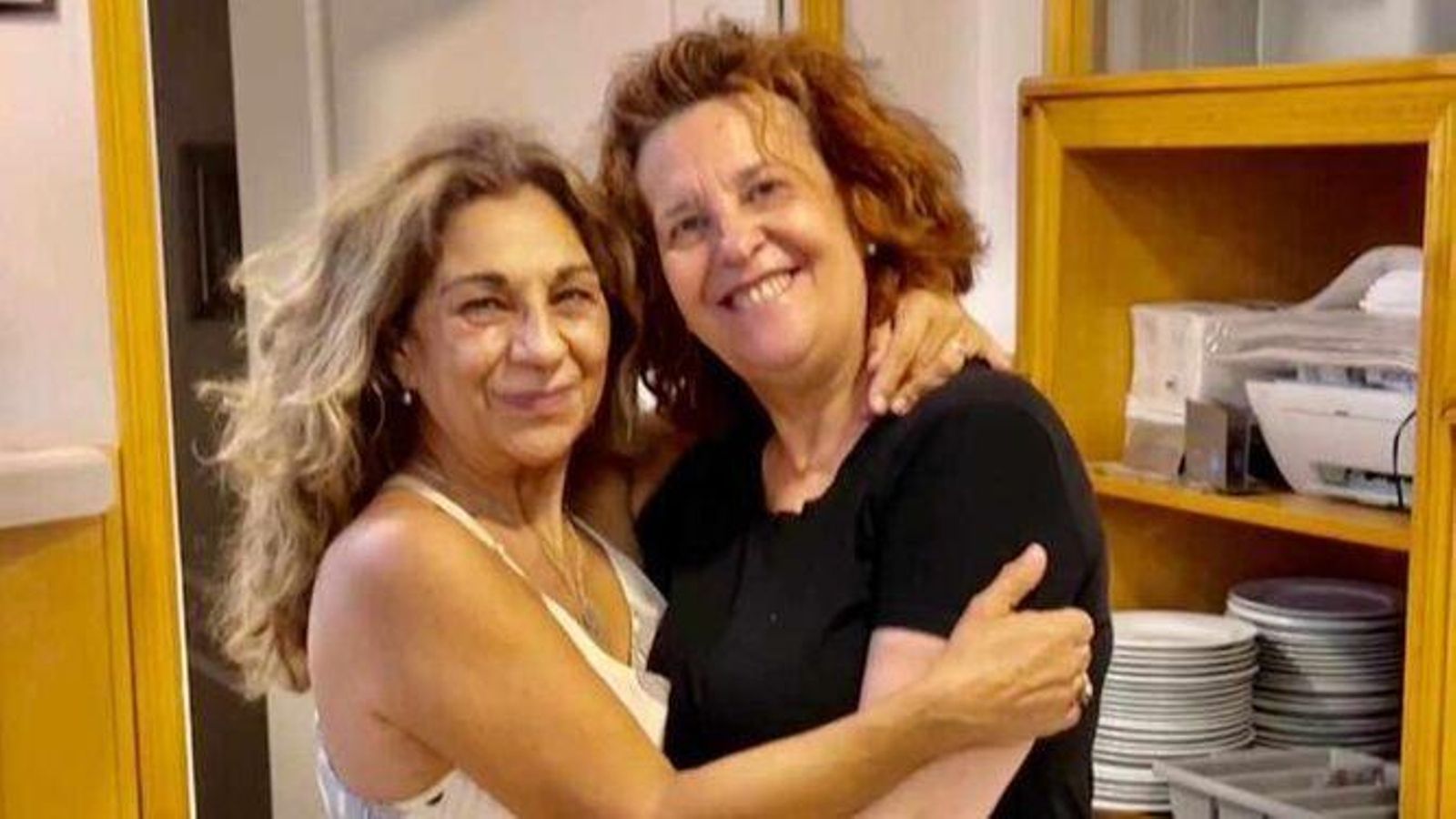 Lolita, con Tere, cocinera de La Marea de Marcos.
