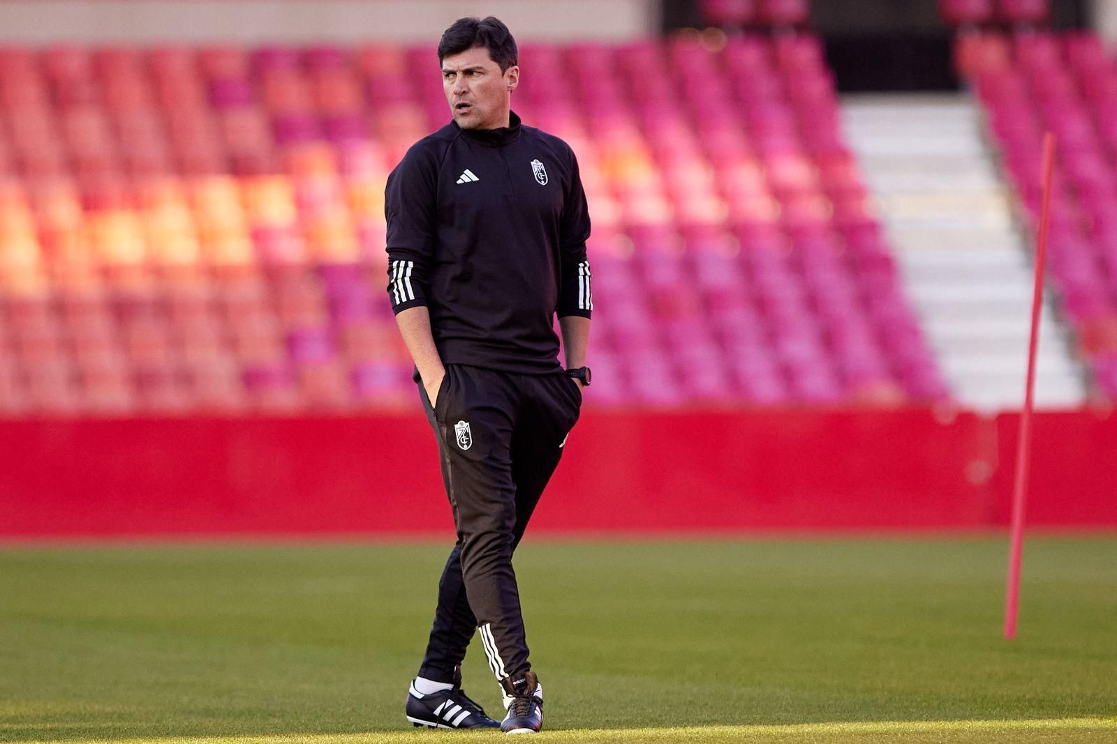 Alexander Medina en su primer entrenamiento con el Granada