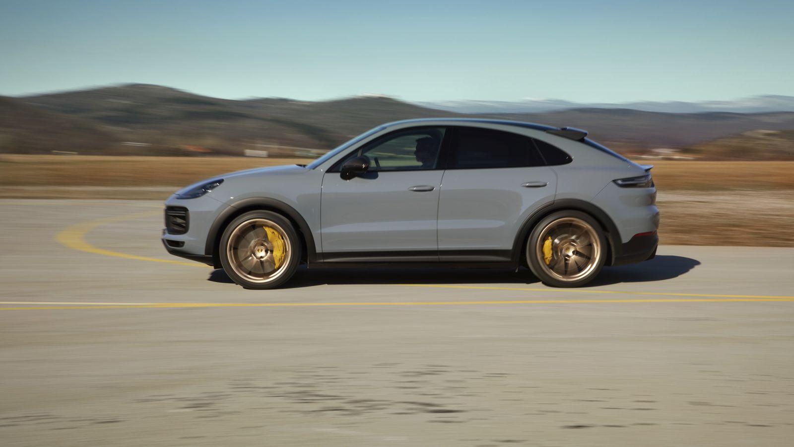 La versión Turbo S exclusivamente está disponible para la carrocería Coupé, a diferencia de lo que ocurre con la Turbo S E-Hybrid, que también lo está para la de aspecto más SUV.
