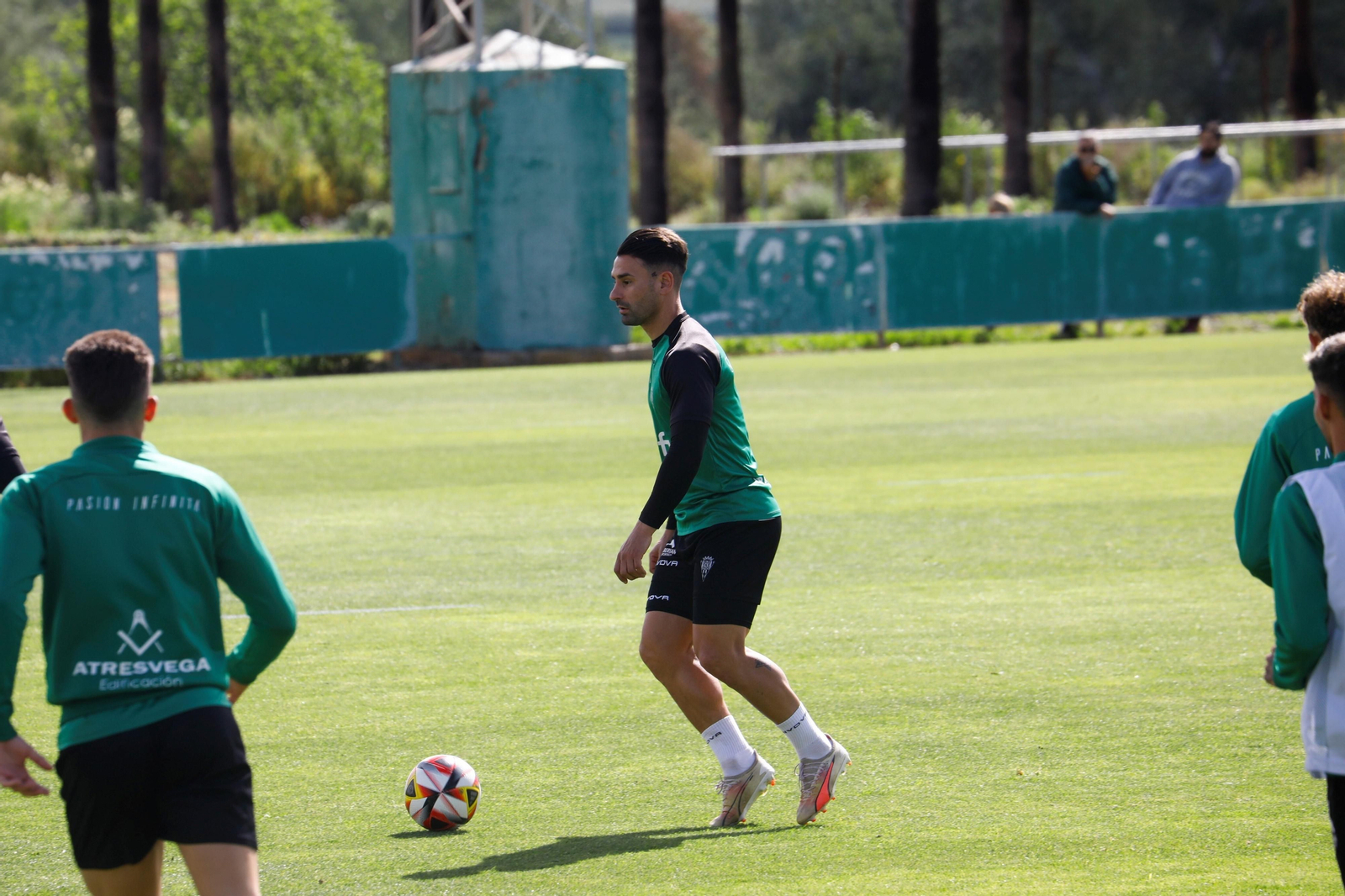 Las mejores fotos de un entrenamiento del Córdoba CF con notable presencia de su afición