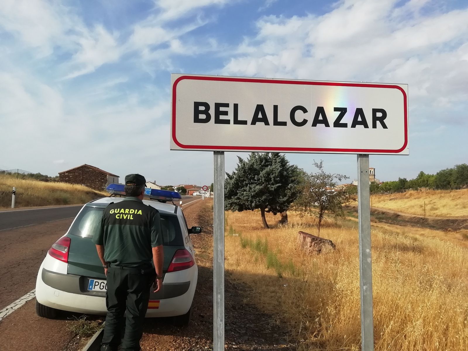 Un agente de la Guardia Civil en Belalcázar.