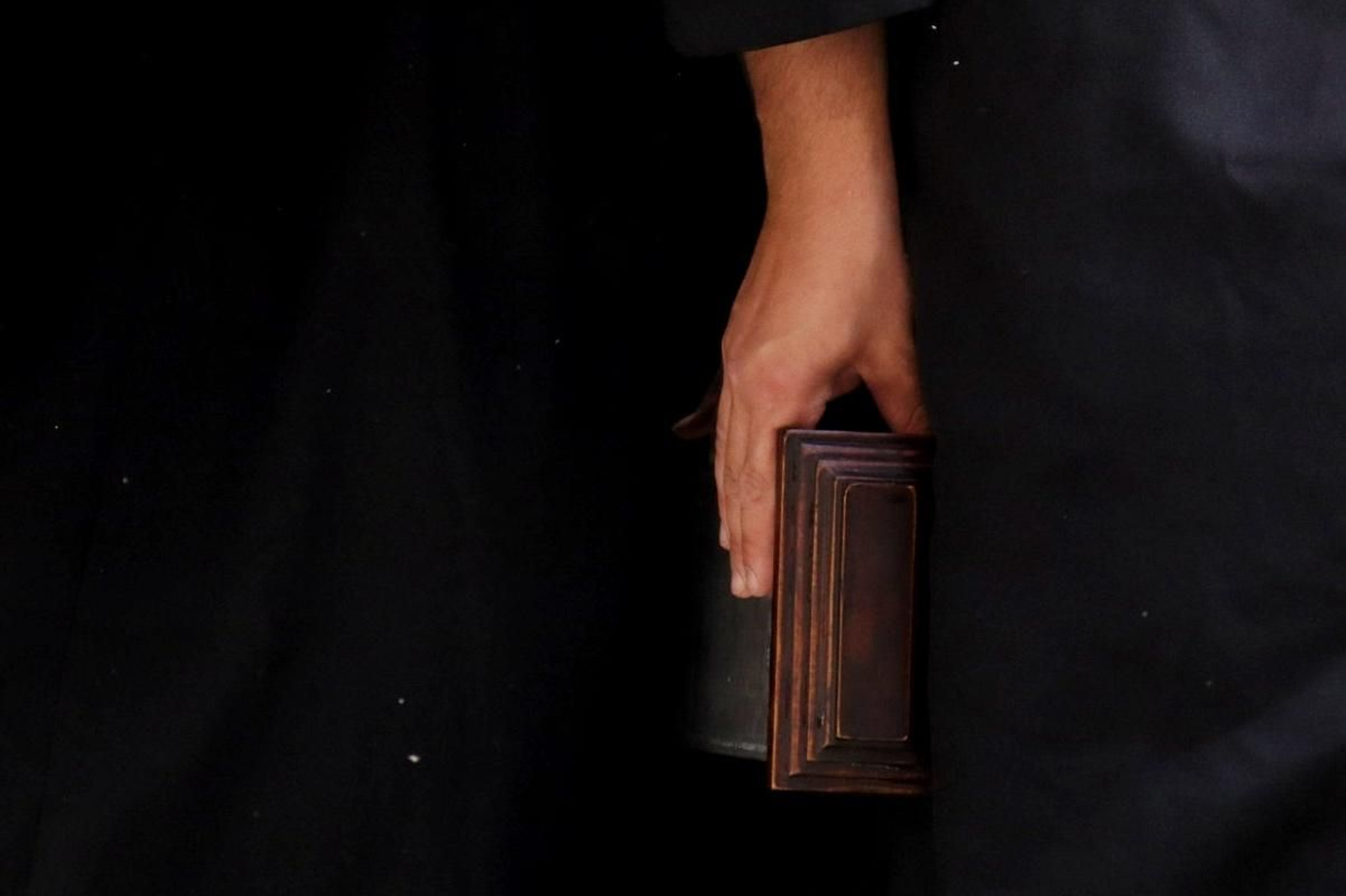 Santa Cruz en el Jueves Santo de Málaga, en imágenes