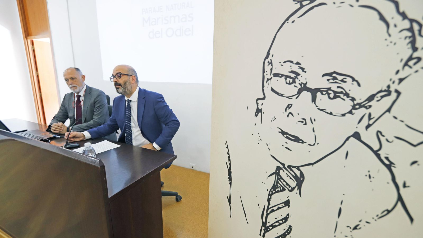 José Luiz Menéndez, presidente de Aiqbe junto con Javier Ronchel, director de 'Huelva Información'.