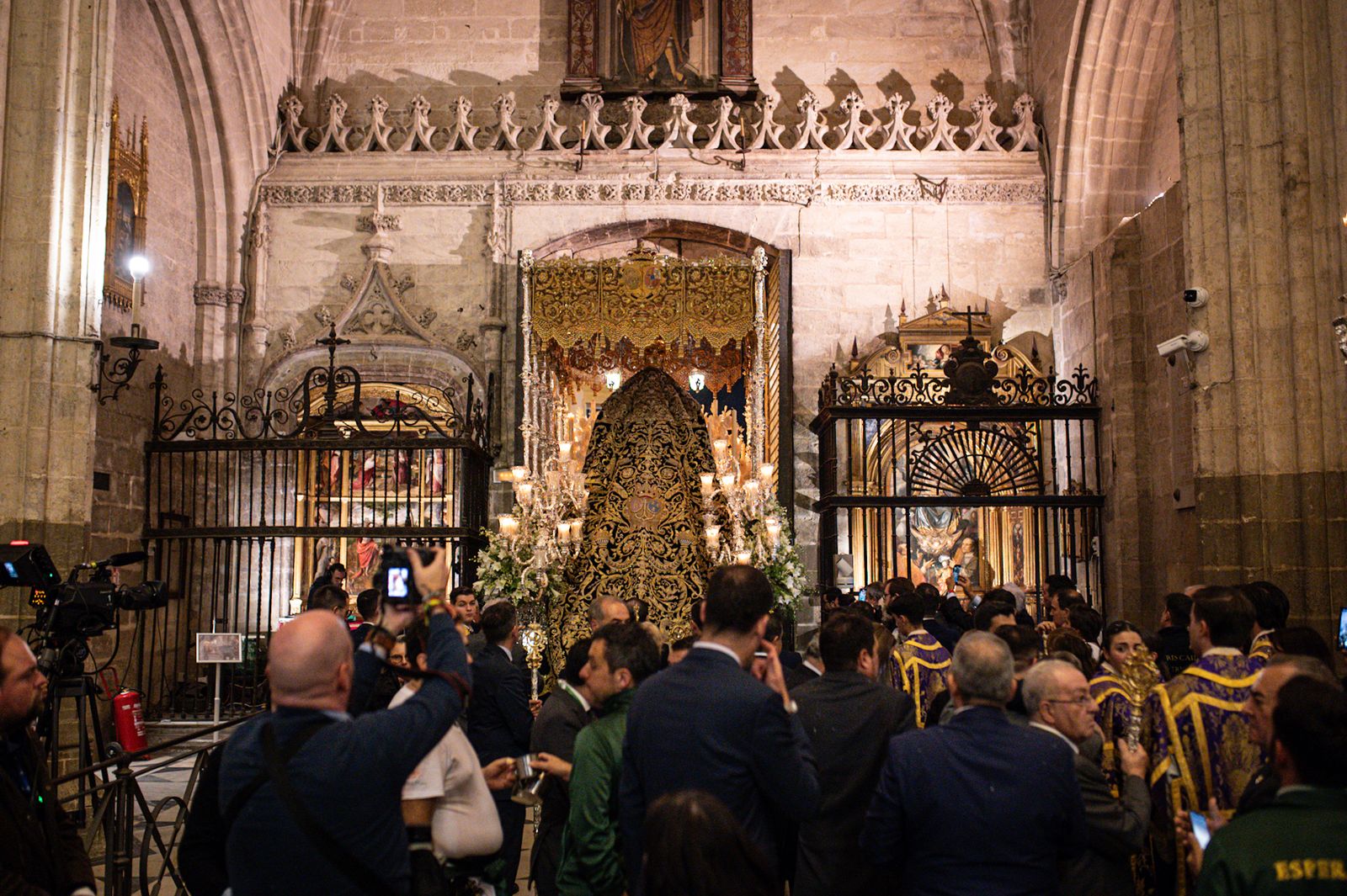 Las fotos de la Esperanza de Triana en la Catedral