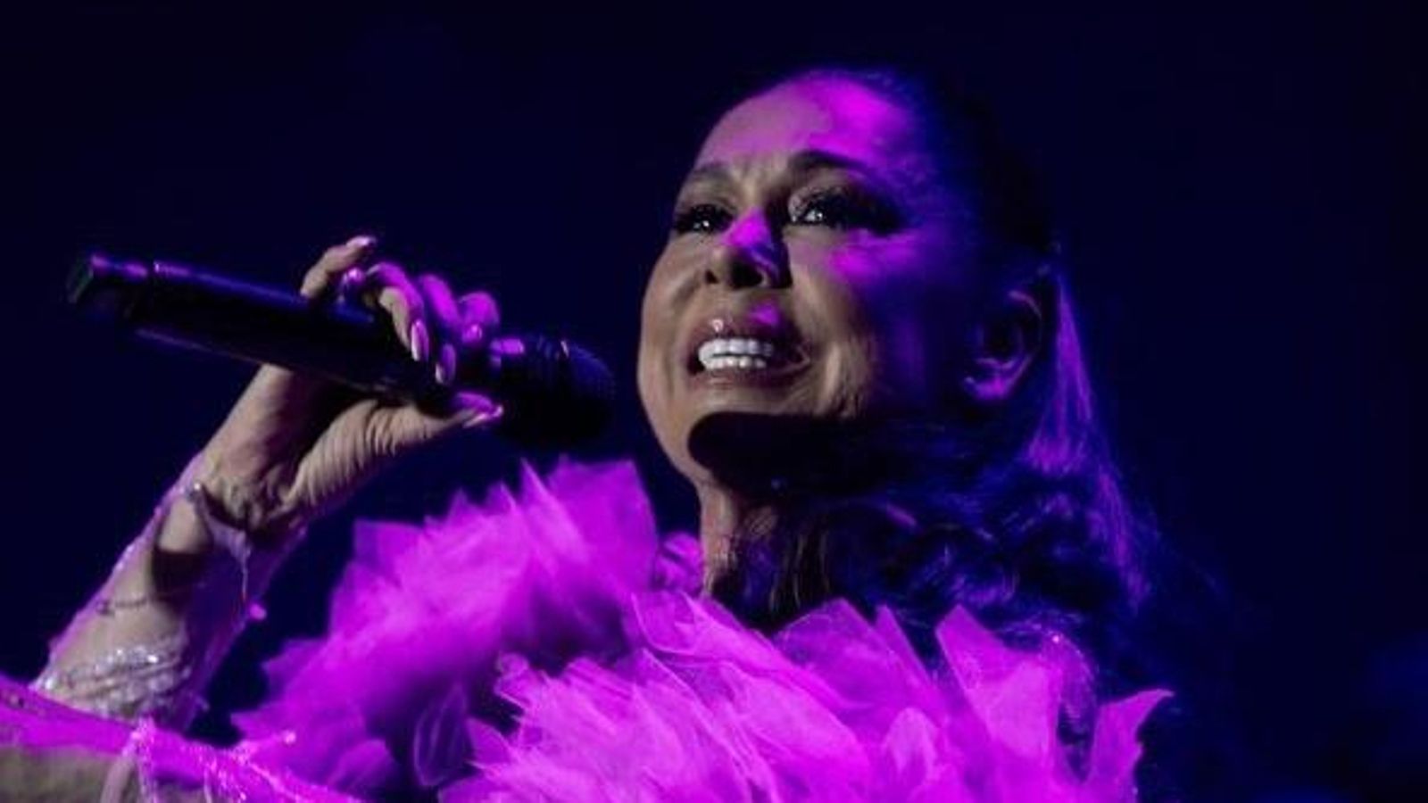 Isabel Pantoja en una de sus actuaciones de su gira 50 aniversario. Isabel Pantoja en una de sus actuaciones de su gira 50 aniversario.