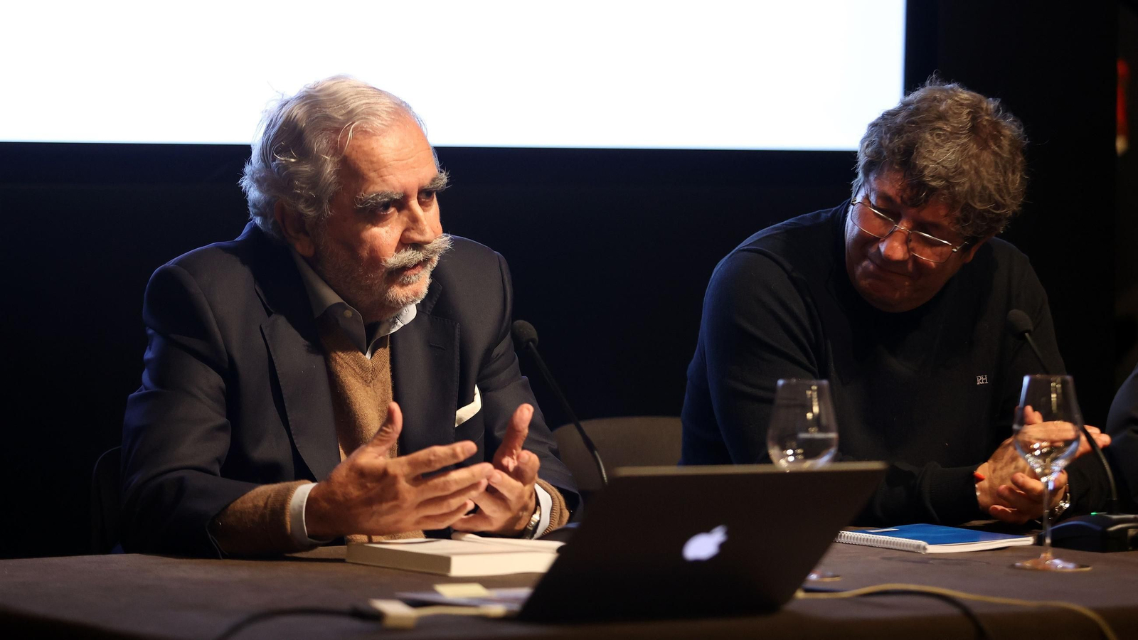 Las fotos de la presentación de 'Sorbos de sacristía', la obra póstuma de Juan Pedro Simó