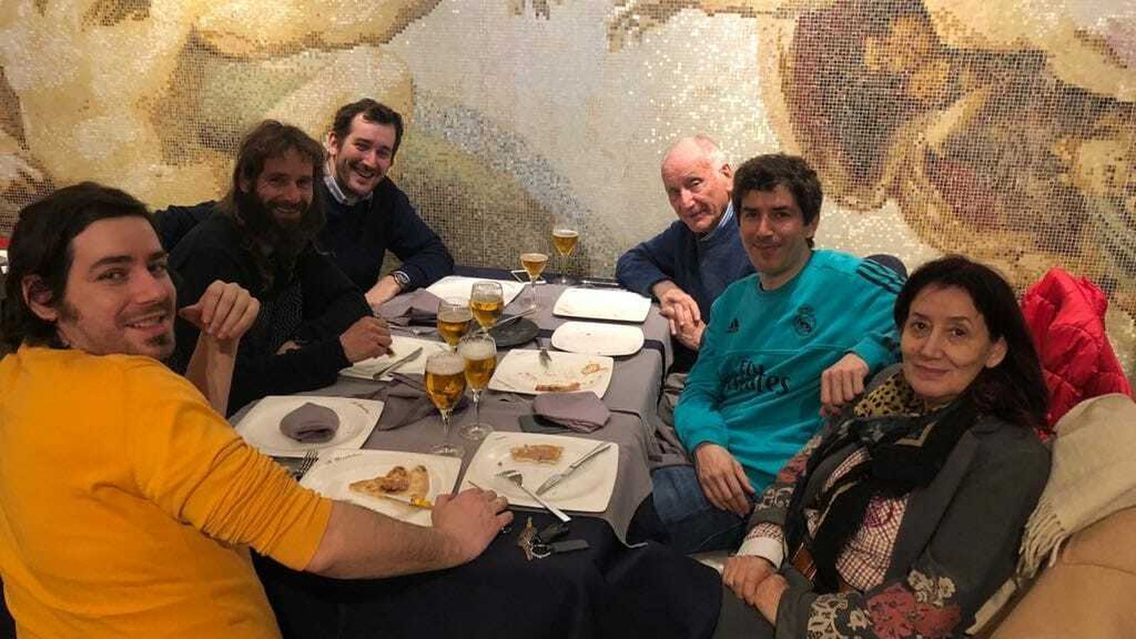 Con su esposa y cuatro de sus hijos.