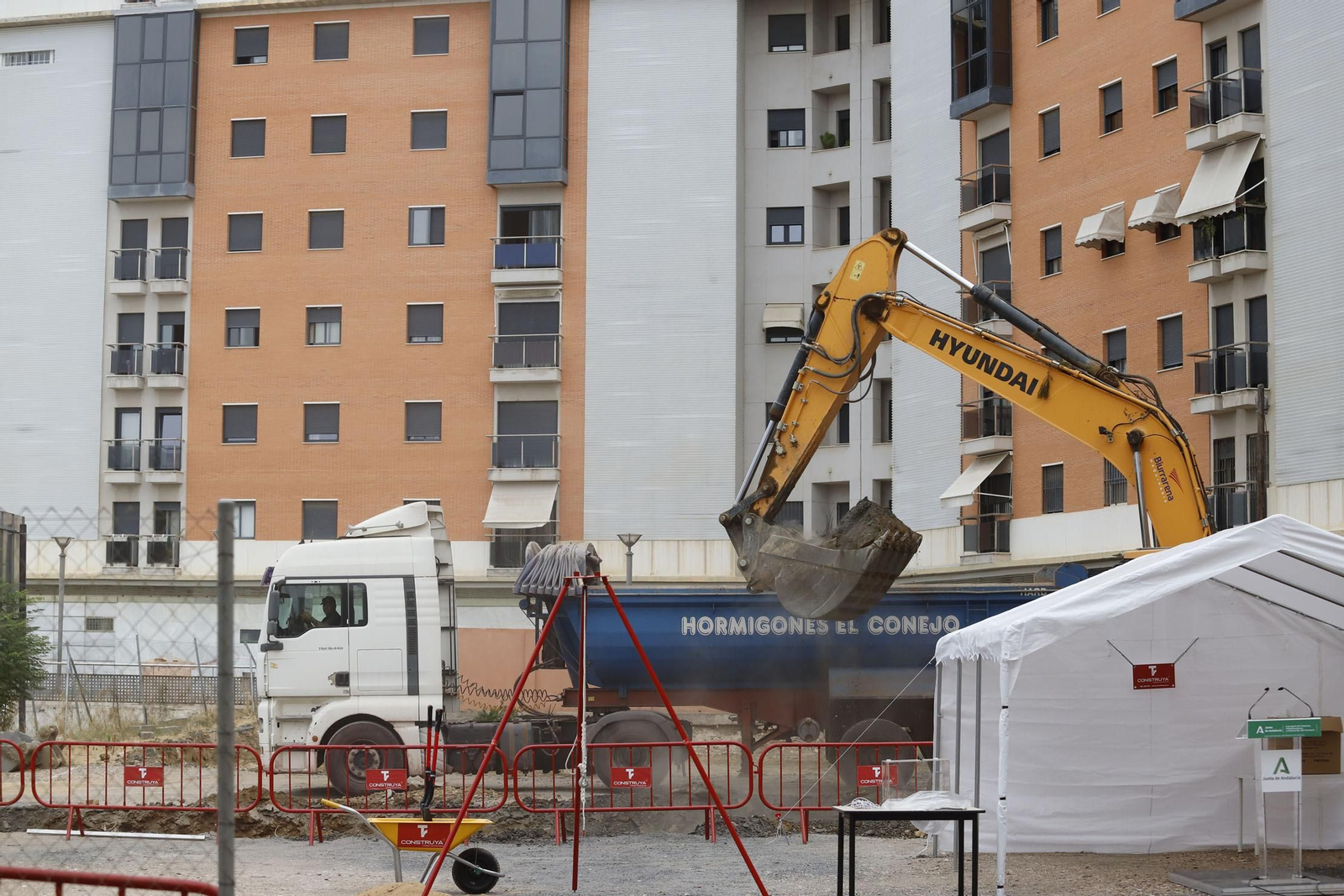 Imágenes del inicio de las obras de construcción de 48 viviendas protegidas en Huelva