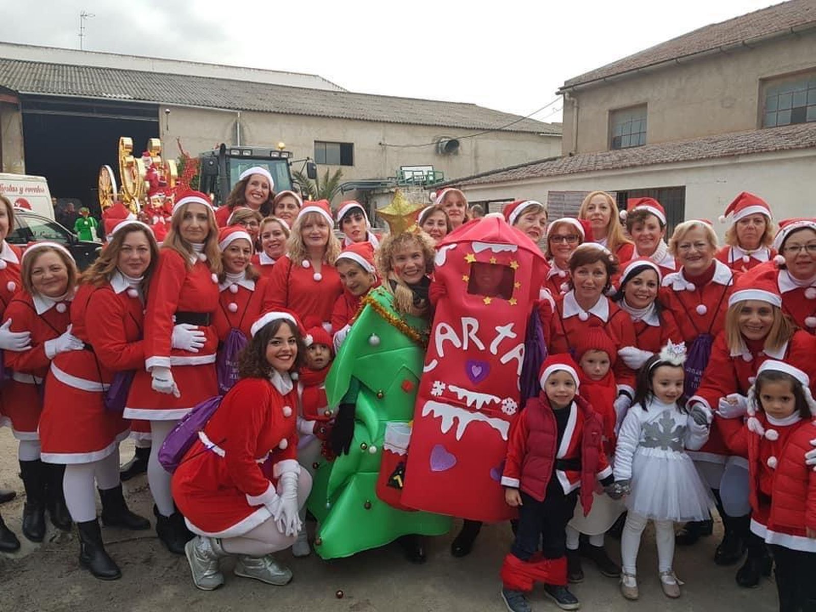 Otura (Granada) acoge la única cabalgata de Mamá Noel de toda España