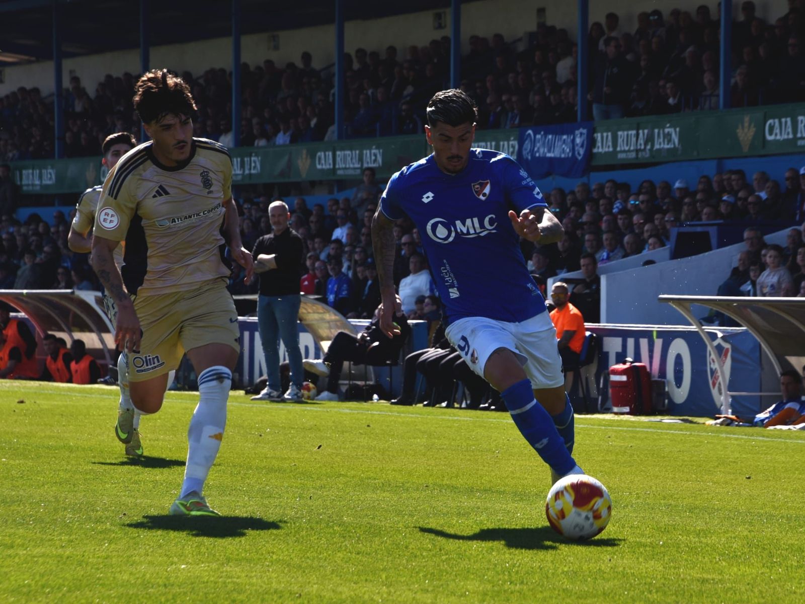 Néstor Senra persigue a Talaverón.