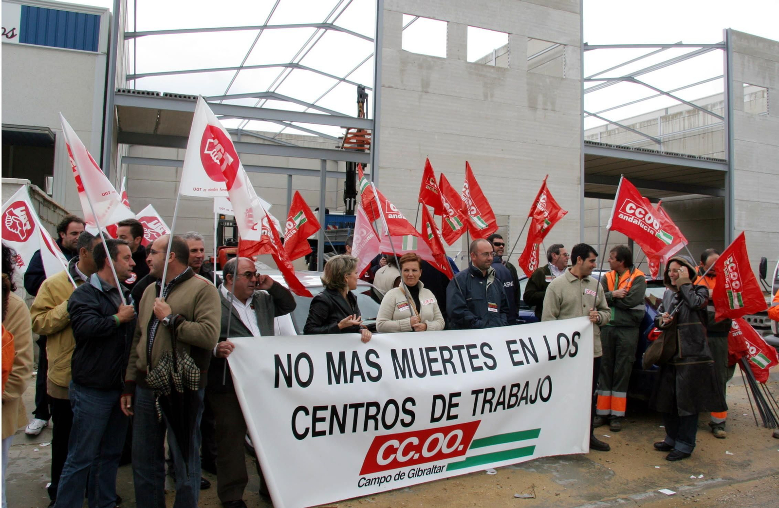 Concentración por un accidente mortal, que suman 13 víctimas en la provincia de Cádiz este 2024.