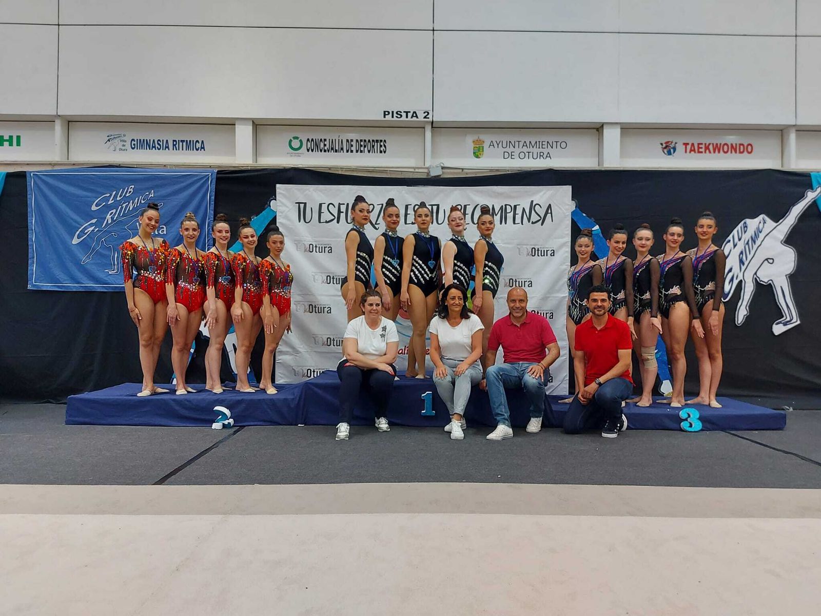 Algunas de las gimnastas que participaron en el evento celebrado en Otura.