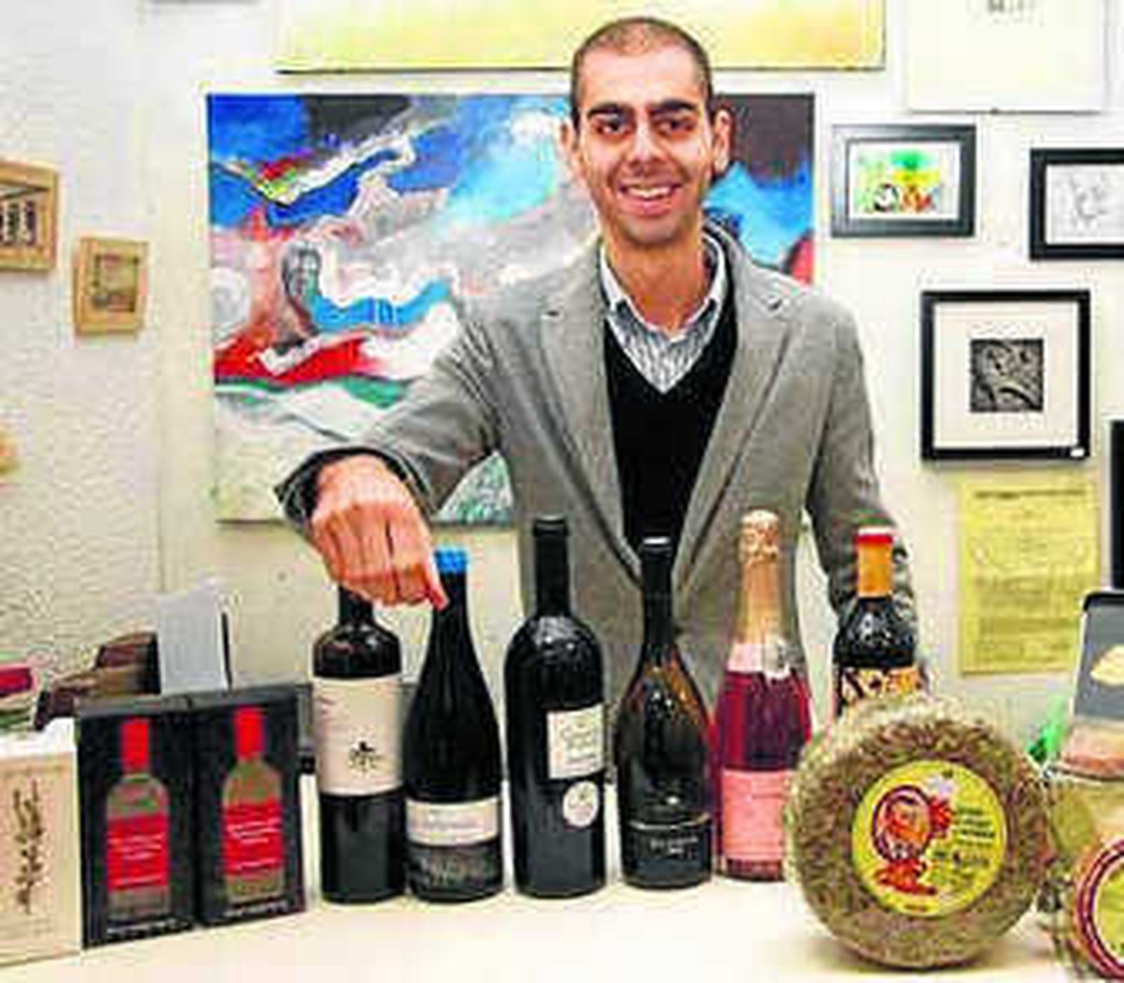 André Salla en su tienda.